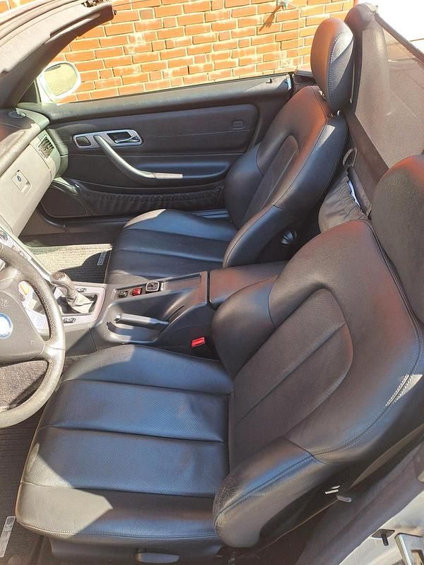 Second-hand Mercedes SLK200 163 CP (119 kW) 2003 Argintiu Cabrio