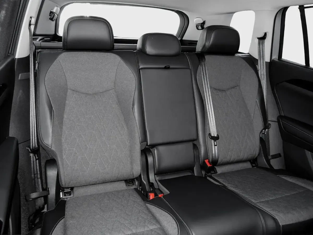 Gebraucht VW Tayron Life 150 PS (110 kW) 2025 Silber SUV