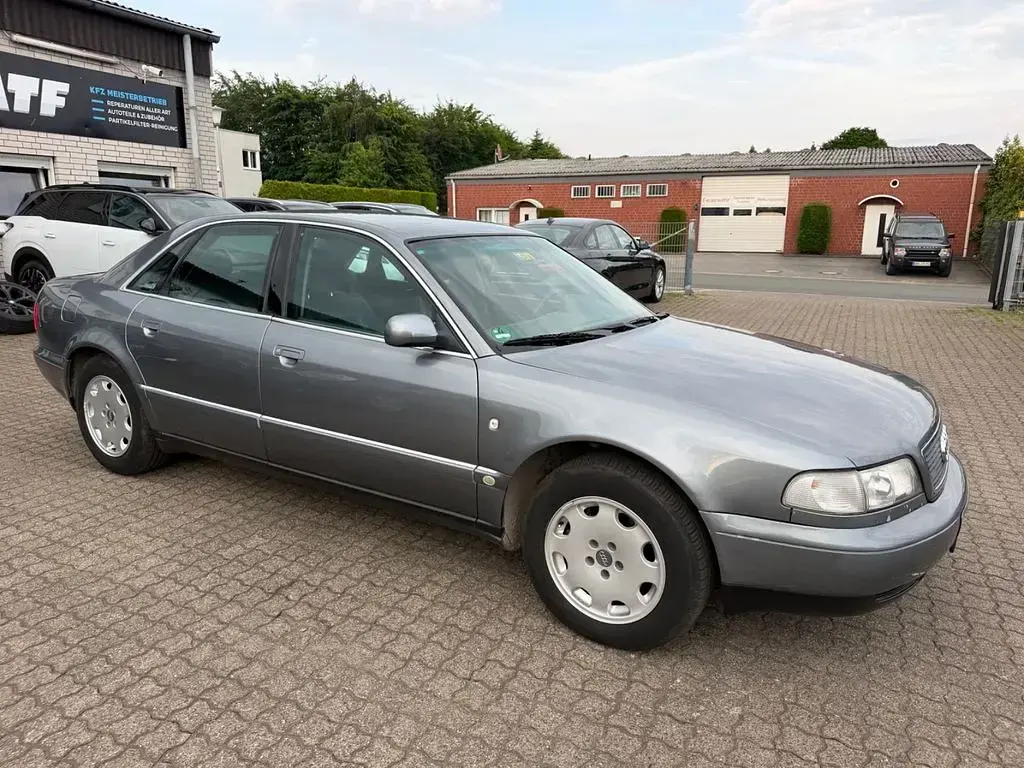 Gebraucht Audi A8 193 PS (141 kW) 1997 Grau Limousine