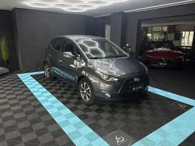 Gebraucht Hyundai ix20 Space 125 PS (91 kW) 2019 Grau Kleinwagen