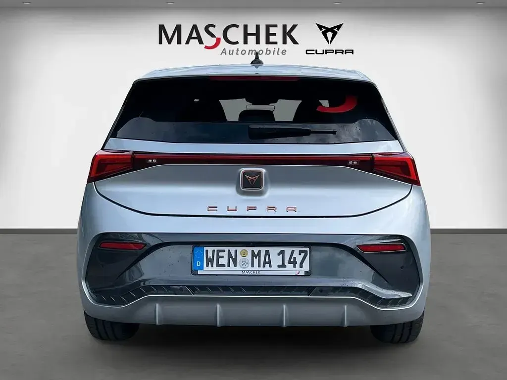 Second-hand Cupra Born 150 kW (204 CP) 2024 Argintiu Hatchback
