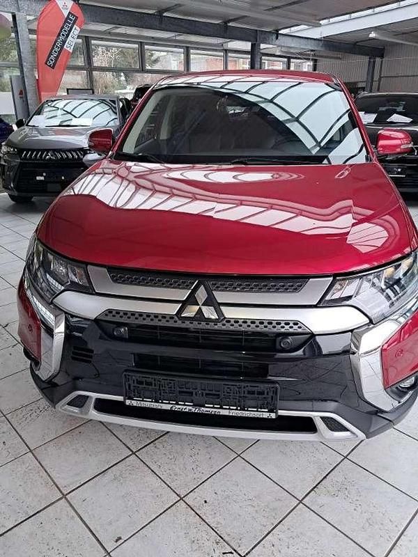 Gebraucht Mitsubishi Outlander Diamant Edition 150 PS (110 kW) 2020 Dynamikrot SUV