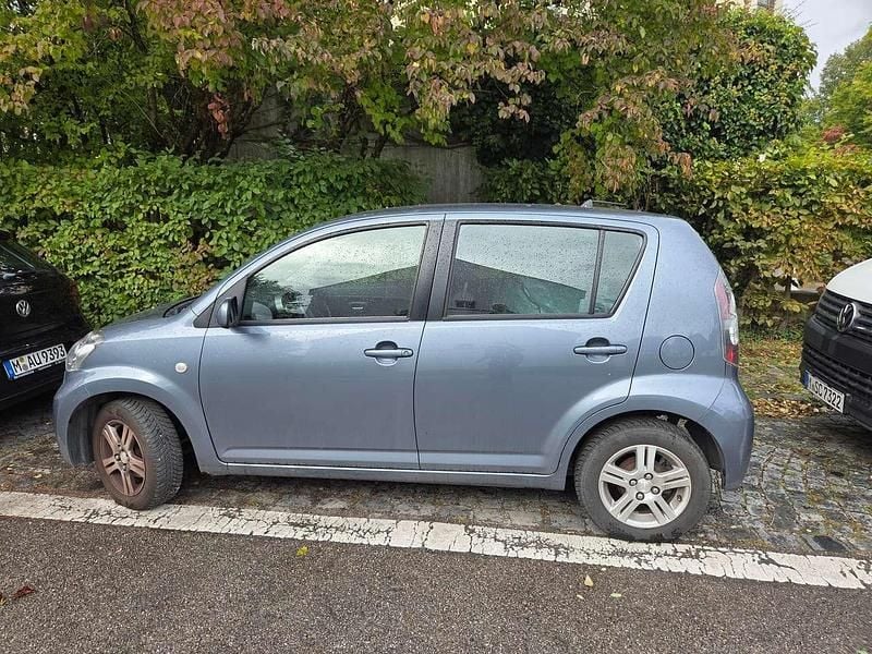 Grau Gebraucht 2008 Daihatsu Sirion Kleinwagen | 700 € (Superpreis) - Bild 1/4