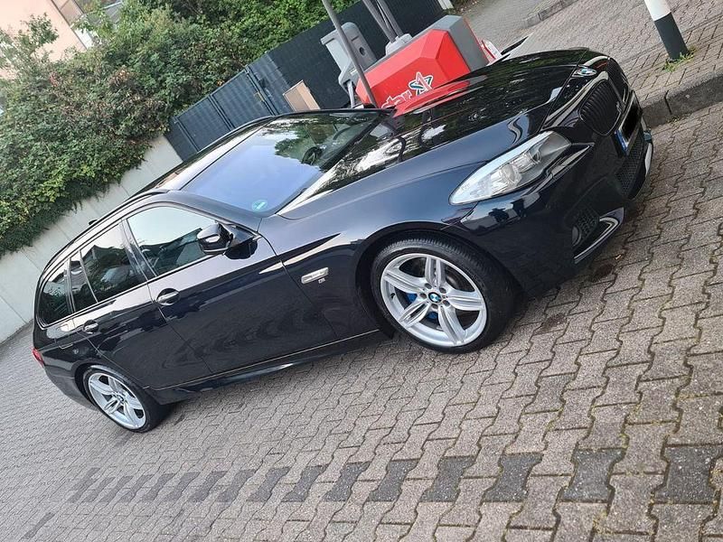 Schwarz Gebraucht 2011 BMW 530 Performance Kombi | 11.299 € (Fairer Preis) - Bild 1/4