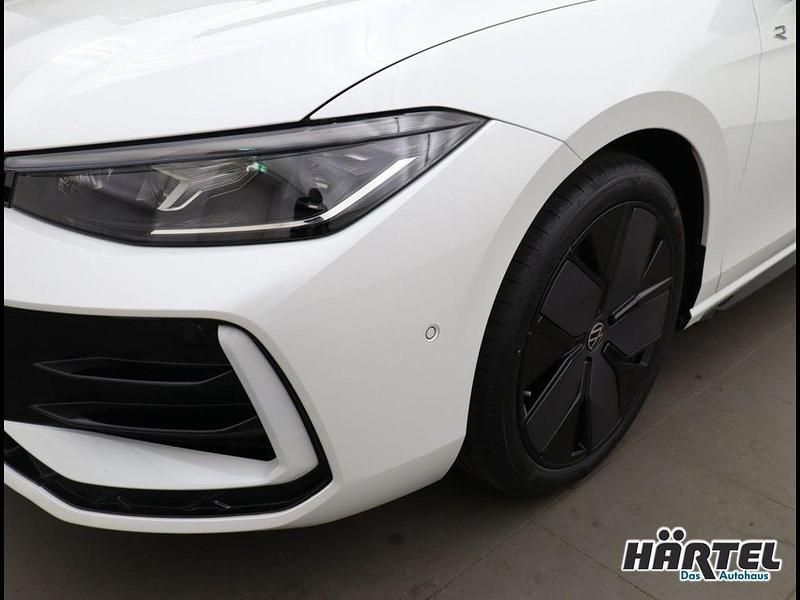 Gebraucht VW Passat Style 150 PS (110 kW) 2024 Weiß Limousine