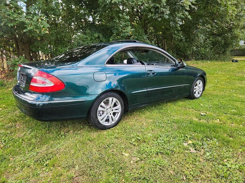 Grün Gebraucht 2003 Mercedes CLK200 Coupé | 2.250 € - Bild 1/4