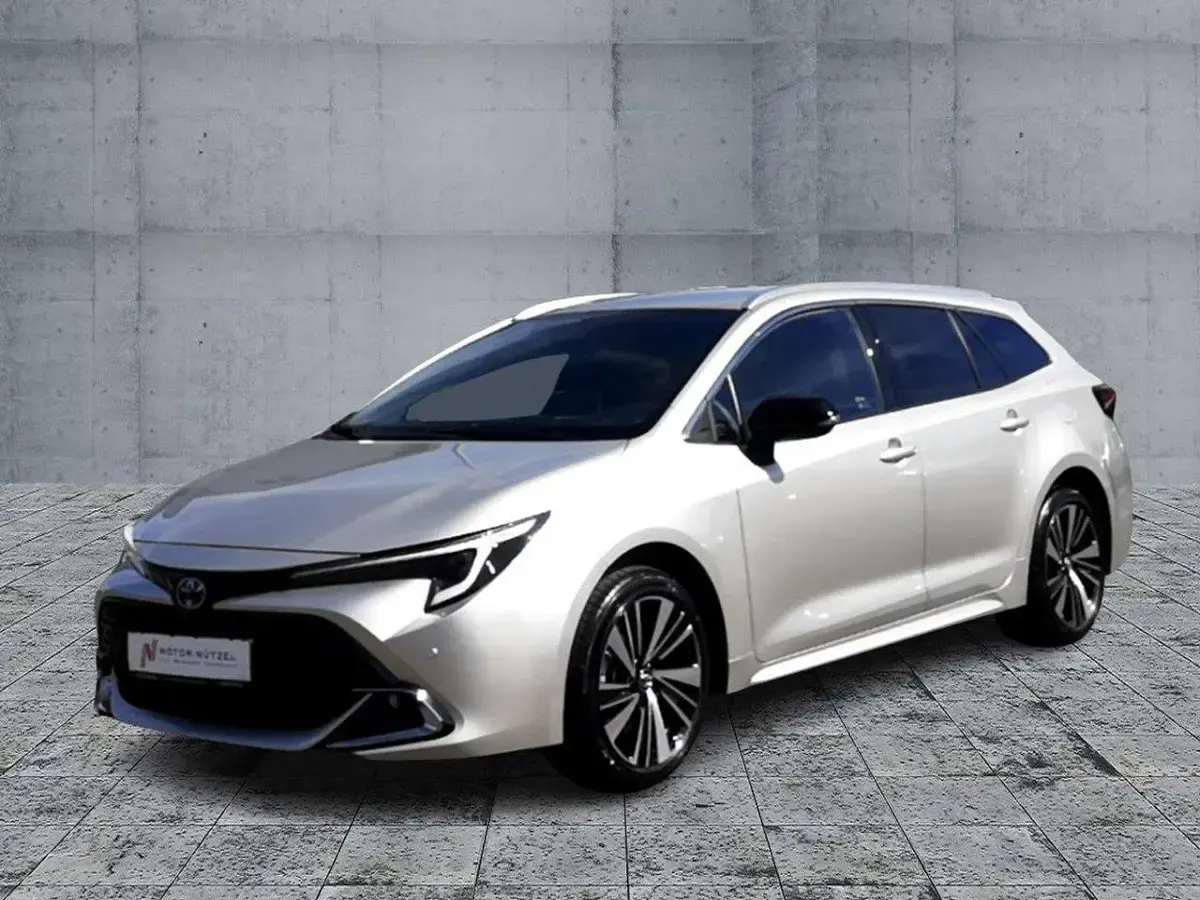 Neu Toyota Corolla 196 PS (144 kW) 2026 Precious silver Kombi