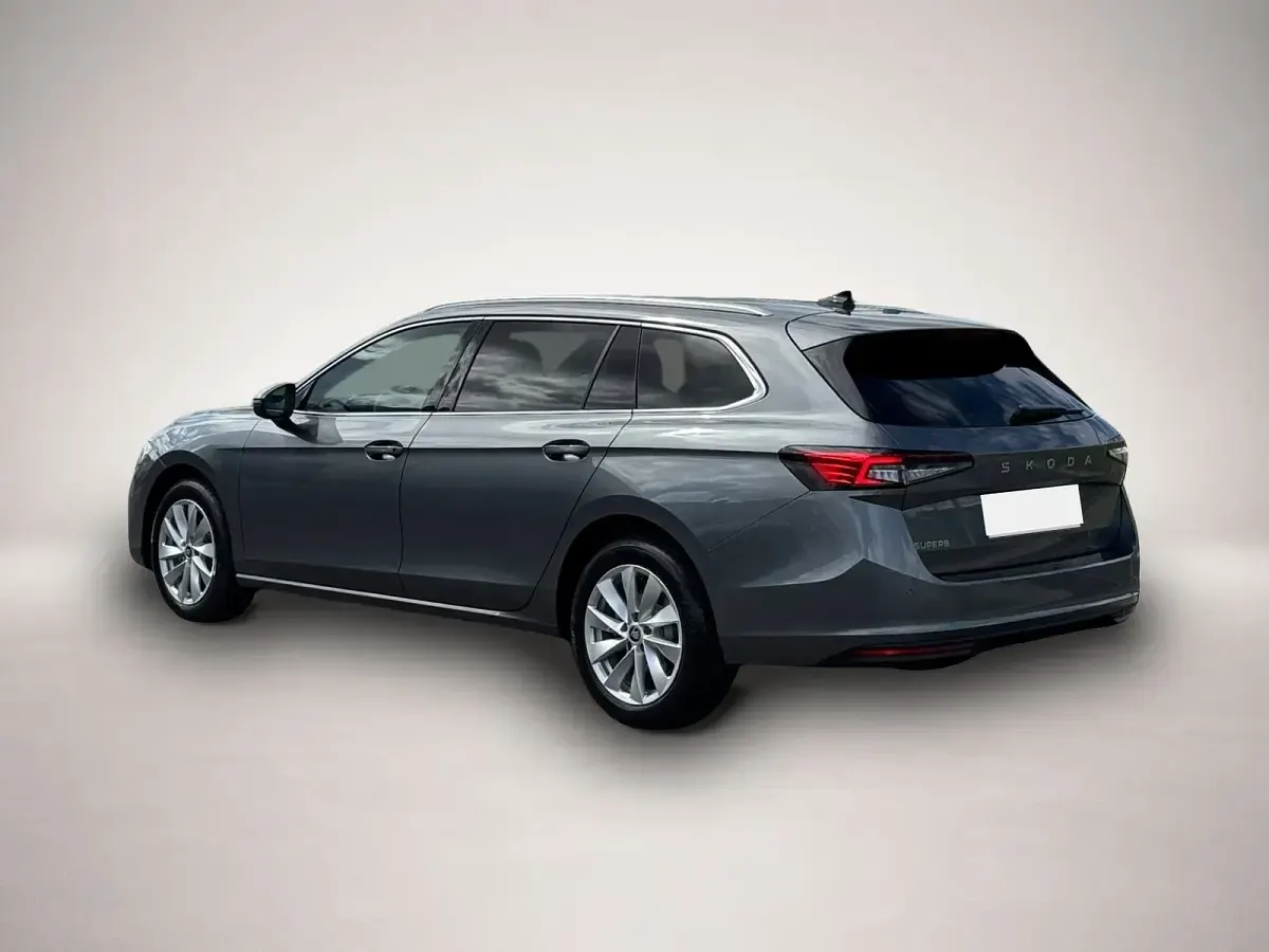 Gebraucht Skoda Superb 150 PS (110 kW) 2026 Grau Kombi
