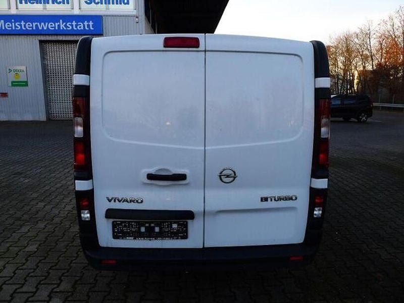 Gebraucht Opel Vivaro 125 PS (91 kW) 2017 Weiß Van / Kleinbus