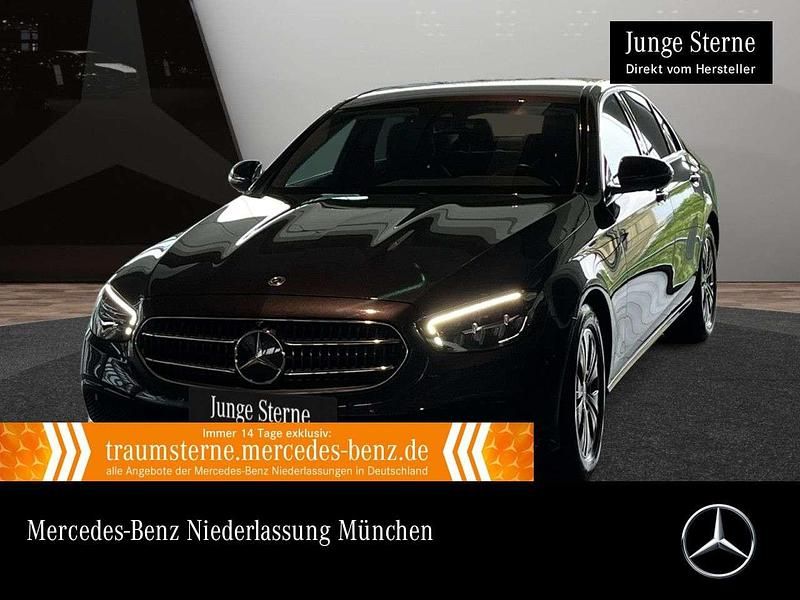 Grau Gebraucht 2022 Mercedes E220 Avantgarde Limousine | 40.890 € (Etwas zu teuer) - Bild 1/3