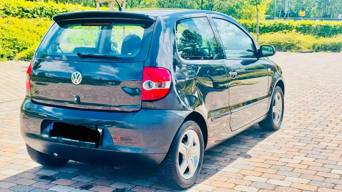 Gebraucht VW Fox Style 60 PS (44 kW) 2011 Schwarz Kleinwagen