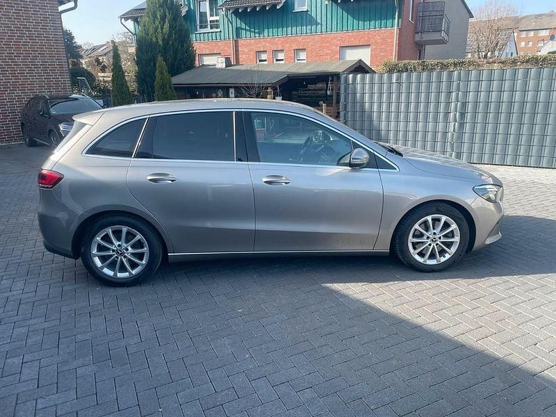 Gebraucht Mercedes B220 190 PS (139 kW) 2020 Grau Van / Kleinbus