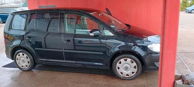 Schwarz Gebraucht 2012 VW Touran Van / Kleinbus | 3.180 € - Bild 1/4