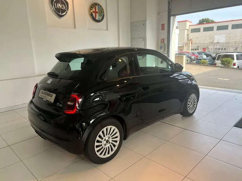 Gebraucht Fiat 500e Basis 86 kW (118 PS) 2023 Schwarz Kleinwagen