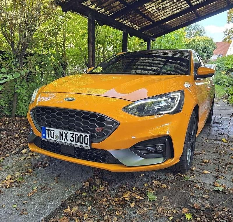 Orange Gebraucht 2020 Ford Focus Performance Edition Limousine | 22.999 € (Fairer Preis) - Bild 1/4
