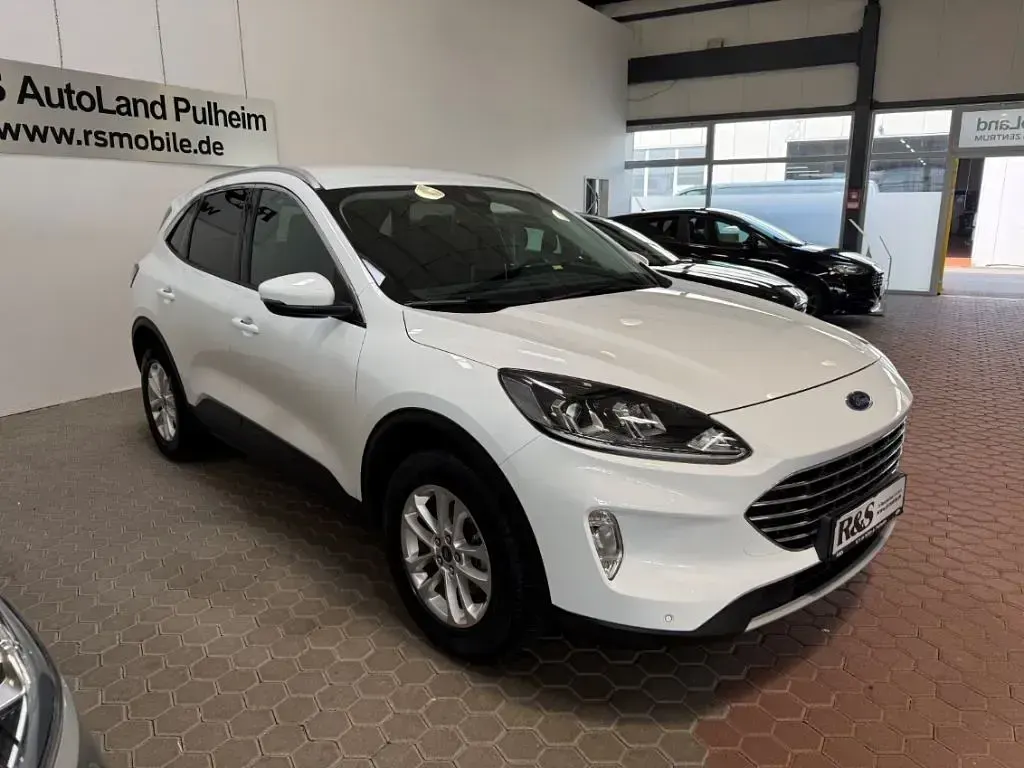 Gebraucht Ford Kuga Titanium 152 PS (111 kW) 2022 Weiss SUV