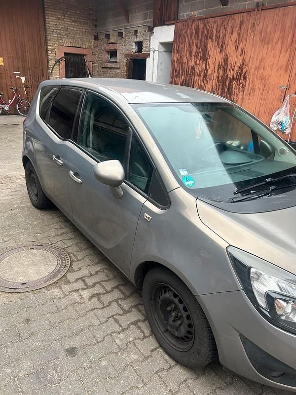 Gebraucht Opel Meriva 101 PS (74 kW) 2010 Braun Van / Kleinbus