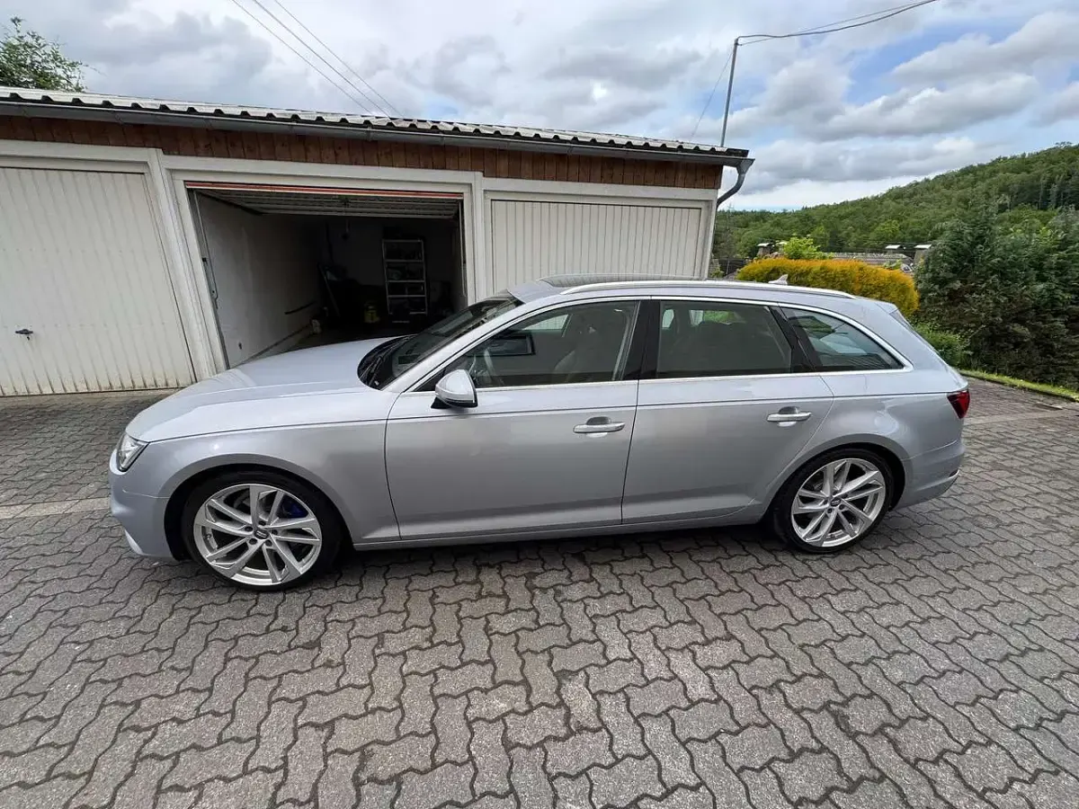 Gebraucht Audi A4 Advanced 190 PS (139 kW) 2019 Grau Kombi