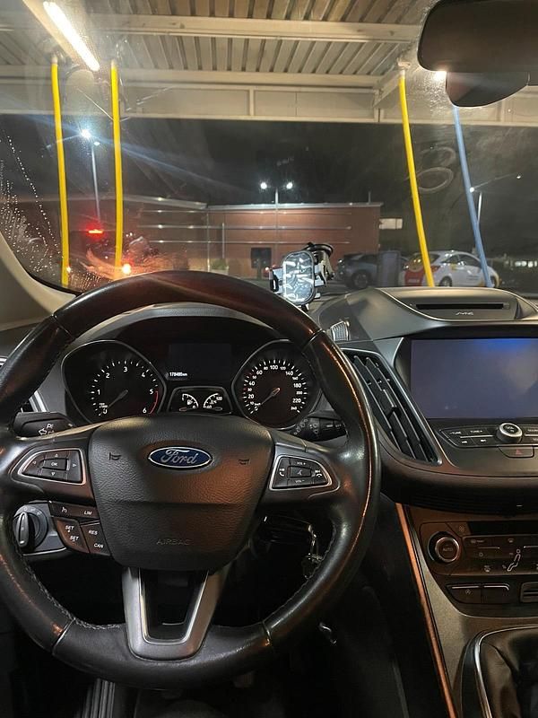 Gebraucht Ford C-MAX 120 PS (88 kW) 2015 Schwarz Van / Kleinbus