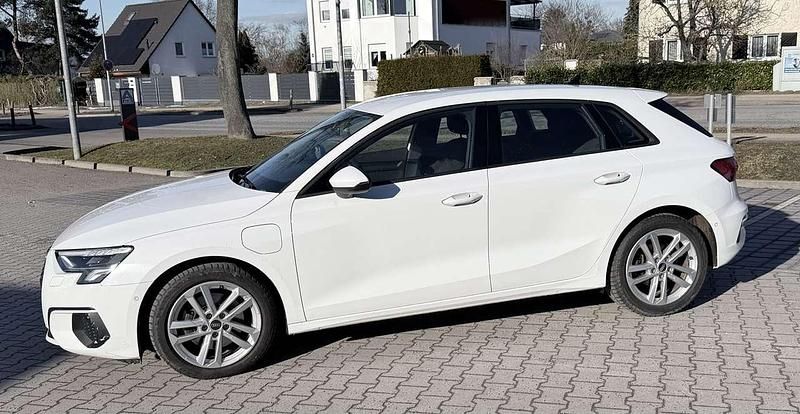 Gebraucht Audi A3 Sportback e-tron 204 PS (150 kW) 2021 Weiß Kleinwagen