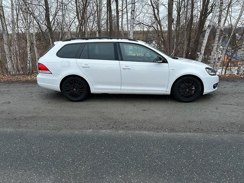 Gebraucht VW Golf VII 105 PS (77 kW) 2013 Weiß Kombi