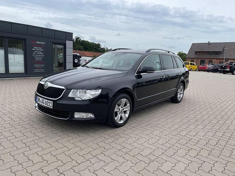 Schwarzmagic perleffekt metallic Gebraucht 2012 Skoda Superb Kombi | 5.990 € (Superpreis) - Bild 1/4