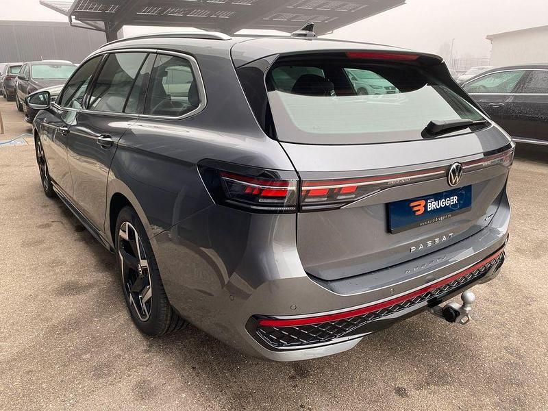 Neu VW Passat R-line 193 PS (141 kW) 2026 Diabasgrau metallic Kombi