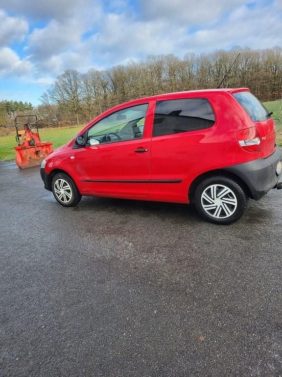 Rot Gebraucht 2009 VW Fox Kleinwagen | 3.000 € (Fairer Preis) - Bild 1/3