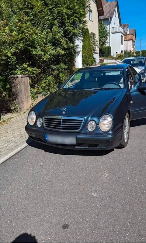 Blau Gebraucht 1999 Mercedes CLK200 Coupé | 1.600 € - Bild 1/4