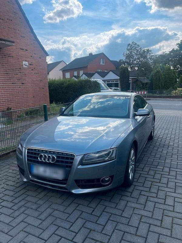 Grau Gebraucht 2011 Audi A5 Coupé | 7.700 € (Superpreis) - Bild 1/4