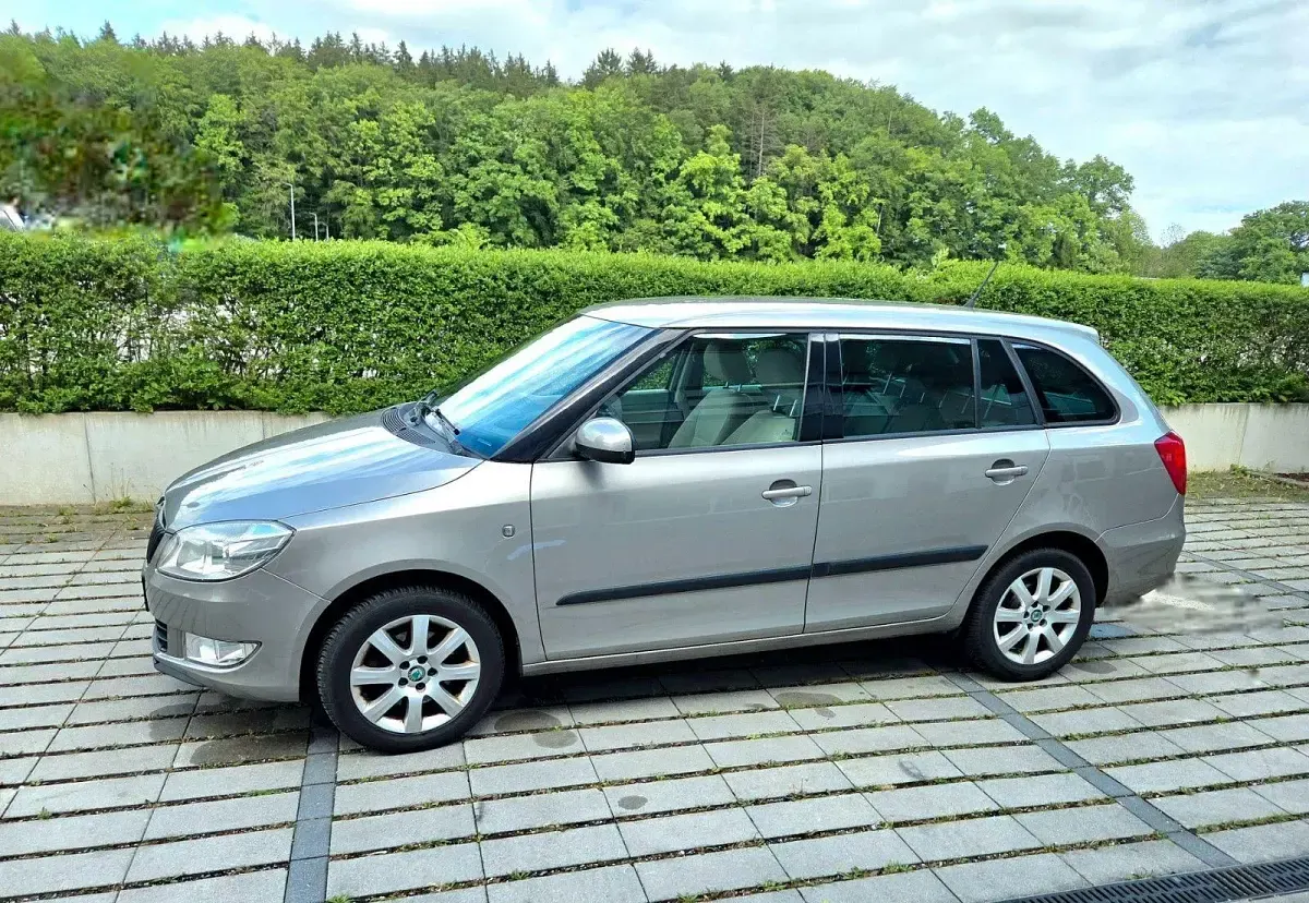 Gebraucht Skoda Fabia 105 PS (77 kW) 2012 Beige Kleinwagen