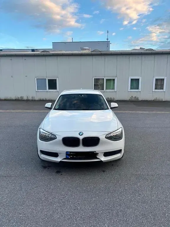 Gebraucht BMW 114 102 PS (75 kW) 2013 Weiß Kleinwagen