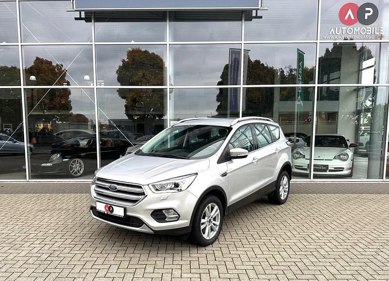 Gebraucht Ford Kuga 150 PS (110 kW) 2019 Silber SUV