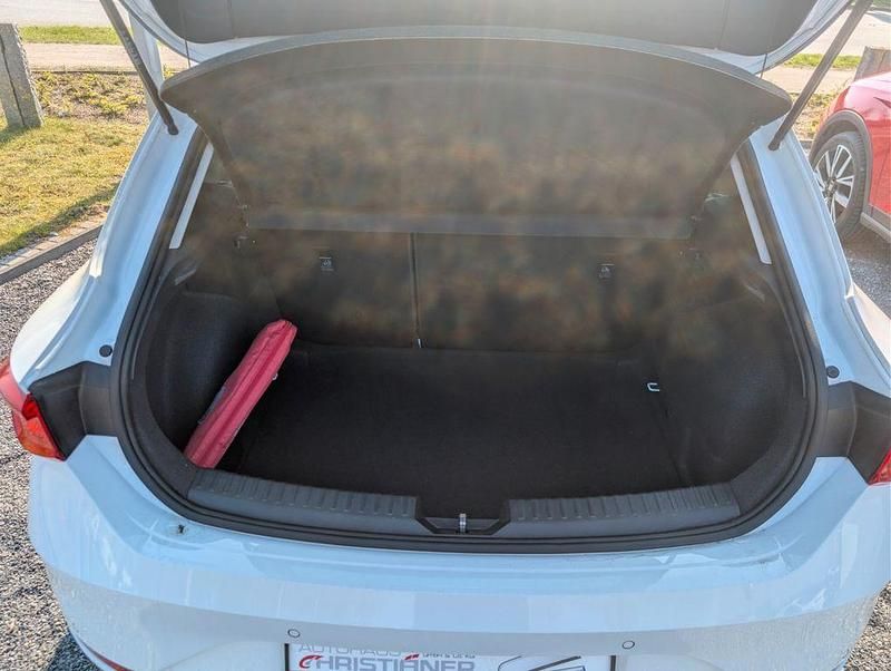 Gebraucht Seat Leon Style 131 PS (96 kW) 2022 Weiß Limousine
