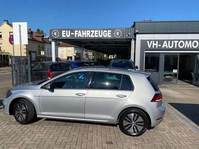 Gebraucht VW e-Golf 100 kW (136 PS) 2021 Reflexsilber Kleinwagen