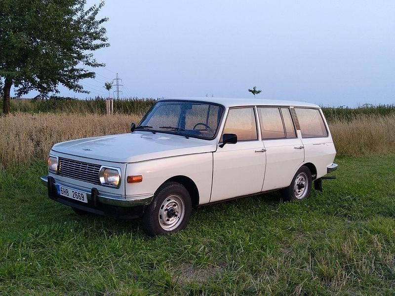 Weiß Gebraucht 1974 Wartburg 353 Limousine | 7.500 € - Bild 1/4