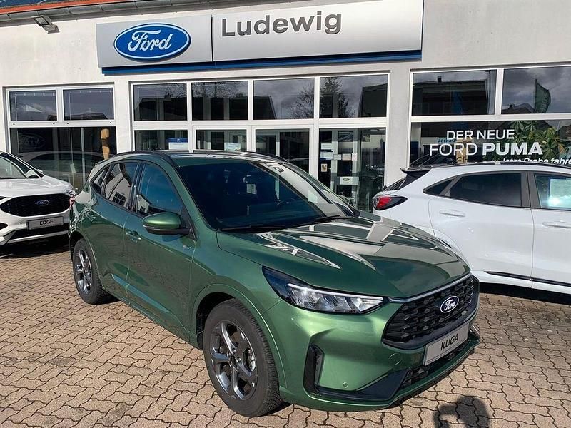 Gebraucht Ford Kuga ST-Line 186 PS (136 kW) 2024 Grün SUV