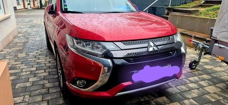 Second-hand Mitsubishi Outlander P-HEV 203 CP (149 kW) 2015 Roșu SUV