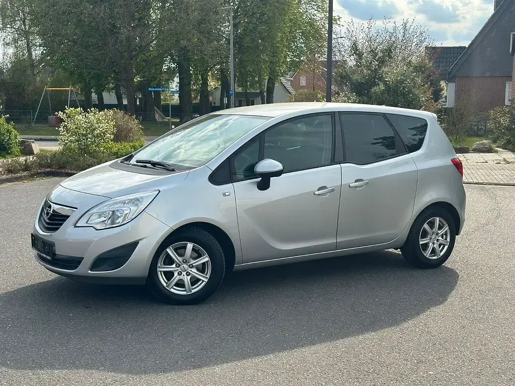 Gebraucht Opel Meriva Edition 101 PS (74 kW) 2012 Silber Van / Kleinbus