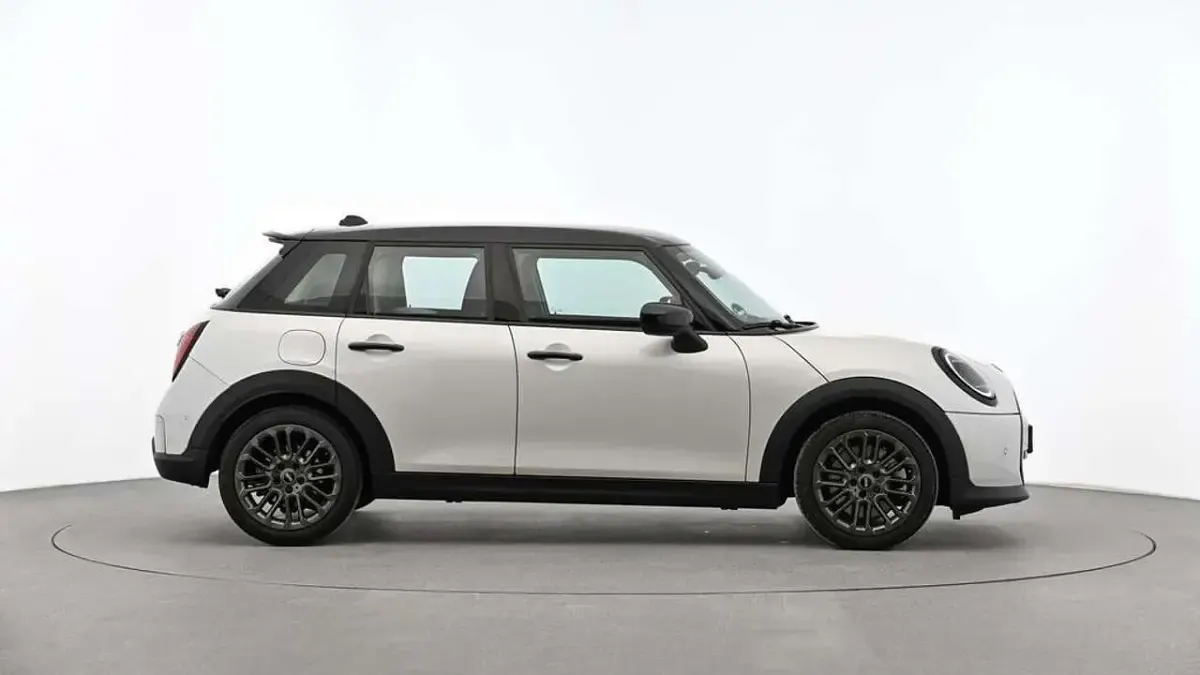 Używany Mini Cooper S Classic 204 KM (150 kW) 2024 Biały Hatchback