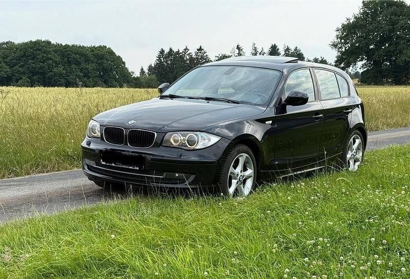 Schwarz Gebraucht 2011 BMW 123 Kleinwagen | 6.000 € - Bild 1/4