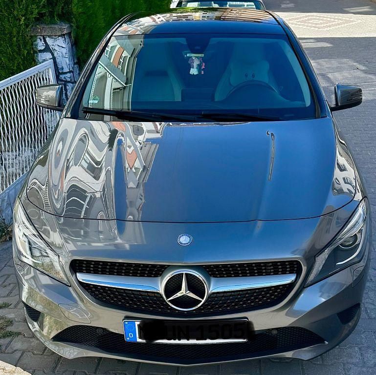 Grau Gebraucht 2016 Mercedes CLA180 Shooting Brake Urban Kombi | 15.799 € (Guter Preis) - Bild 1/4