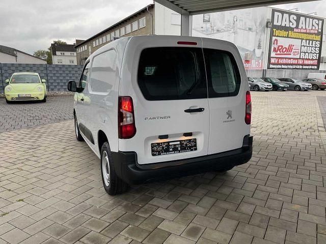 Gebraucht Peugeot Partner 102 PS (75 kW) 2023 Weiß Van / Kleinbus