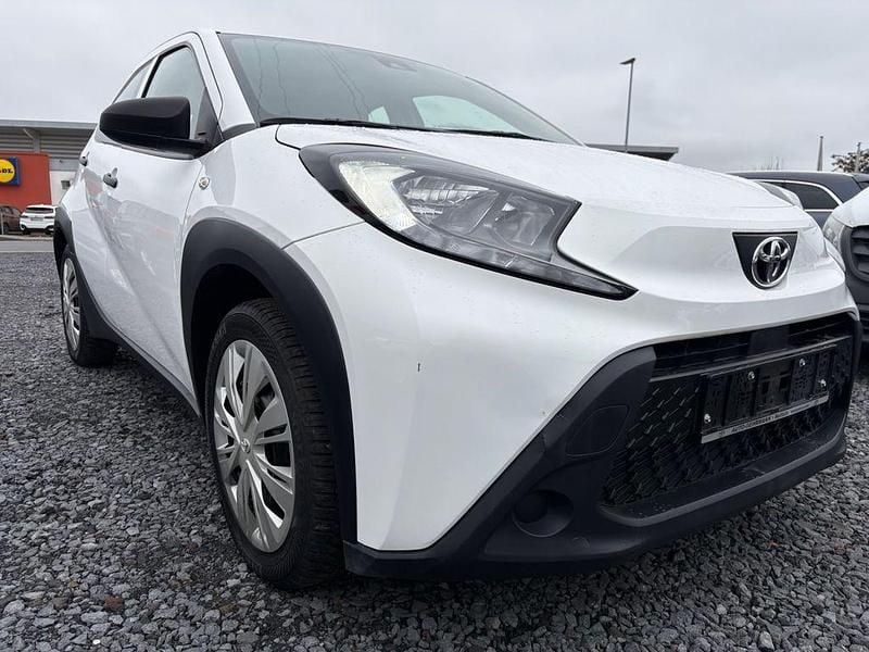 Weiß Gebraucht 2023 Toyota Aygo X Basis SUV | 9.900 € (Superpreis) - Bild 1/4