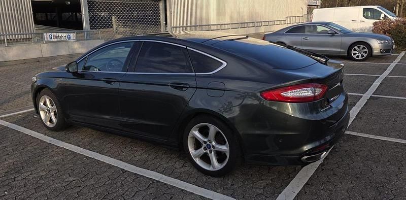 Gebraucht Ford Mondeo Titanium 180 PS (132 kW) 2016 Grün Limousine