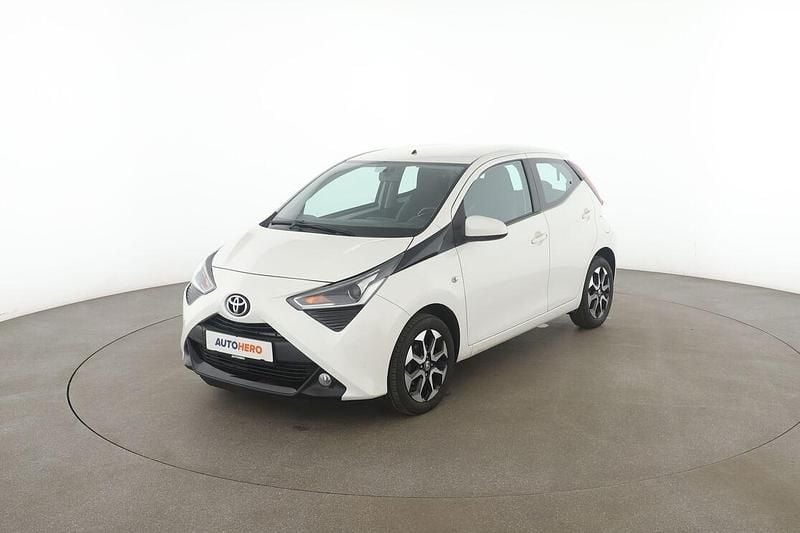 Weiß Gebraucht 2020 Toyota Aygo X-play Kleinwagen | 9.530 € (Fairer Preis) - Bild 1/3