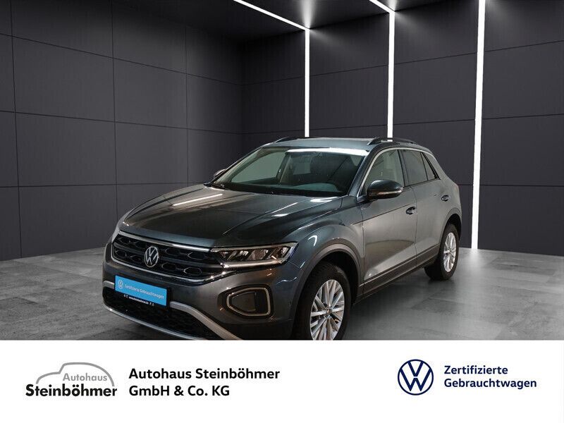 Indiumgrau (grau) Gebraucht 2024 VW T-Roc Life SUV | 23.240 € (Fairer Preis) - Bild 1/4