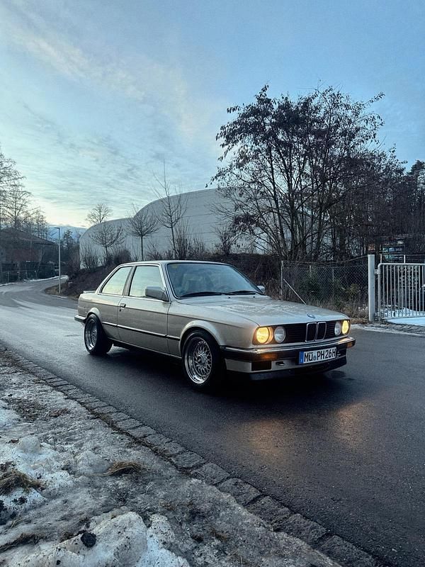 Beige Gebraucht 1986 BMW 325 Coupé | 25.999 € - Bild 1/4