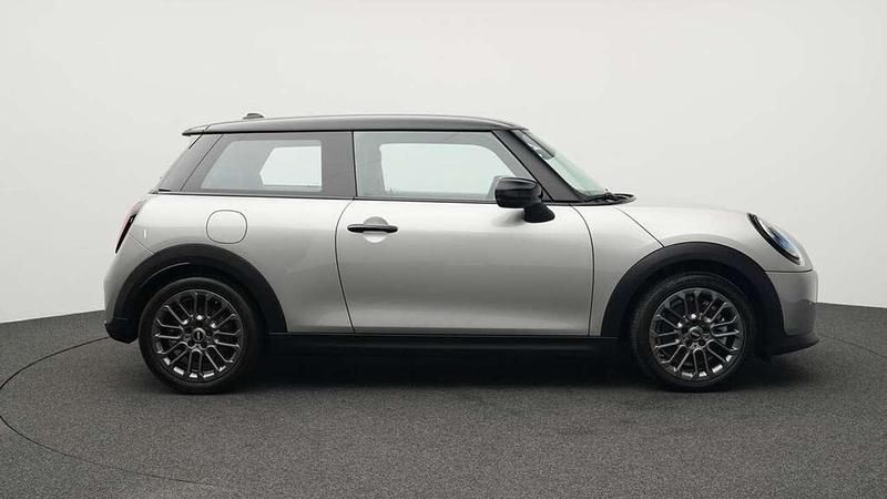Gebraucht Mini Cooper Favoured 156 PS (114 kW) 2024 Grau Kleinwagen