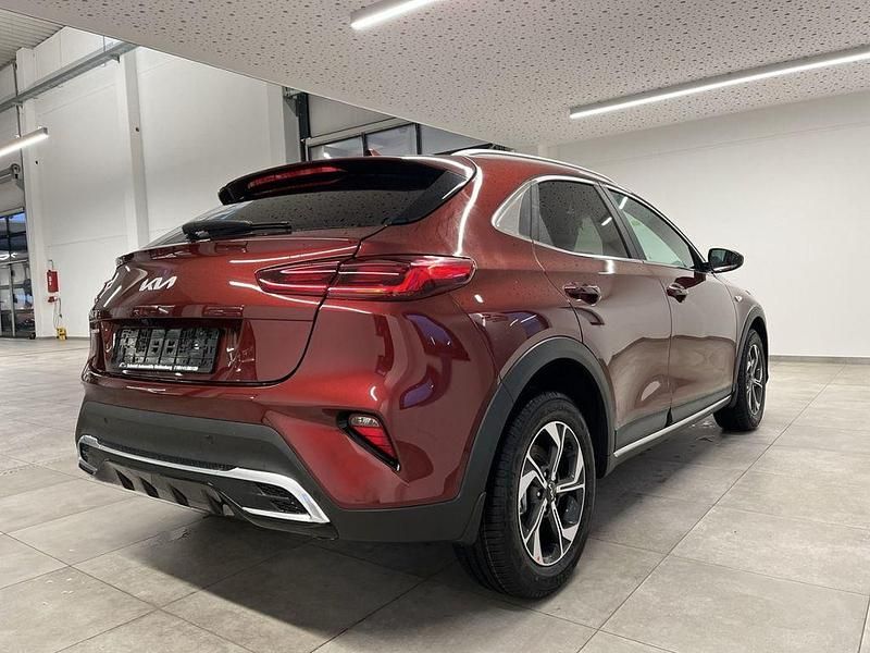 Neu Kia XCeed Vision 150 PS (110 kW) 2026 Magma rot SUV